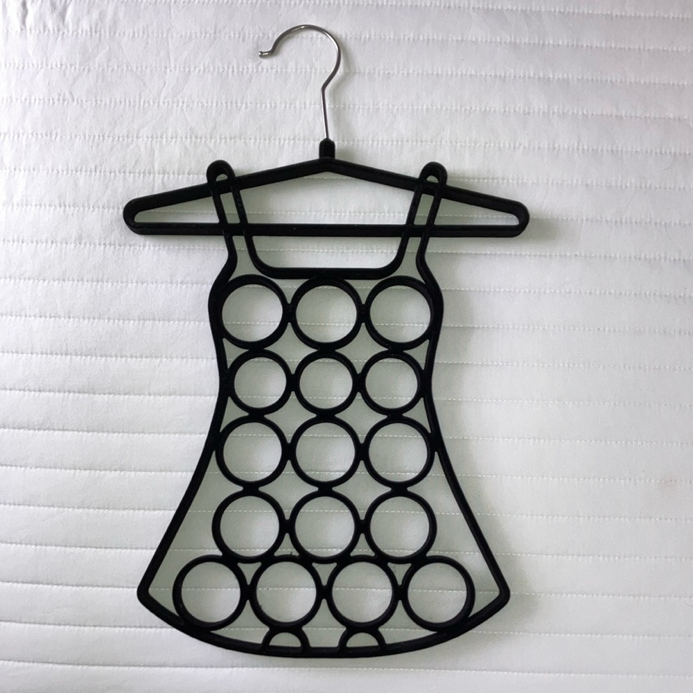 Scarf/belt hanger